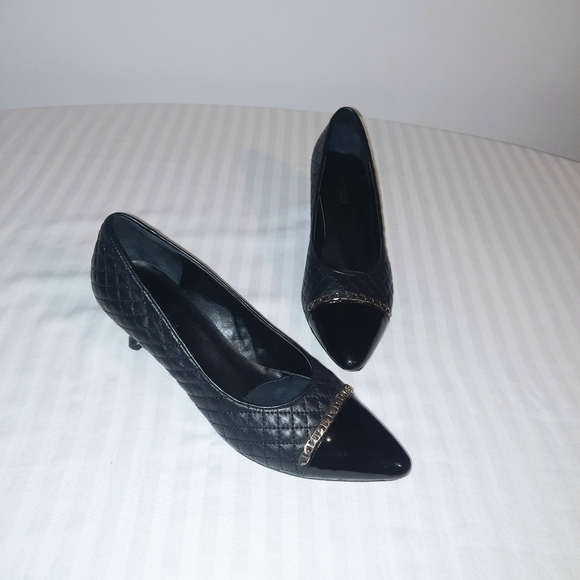 Black kitten heel shoes with gold chain detail Size 8.5 Narrow - Picture 8 of 8